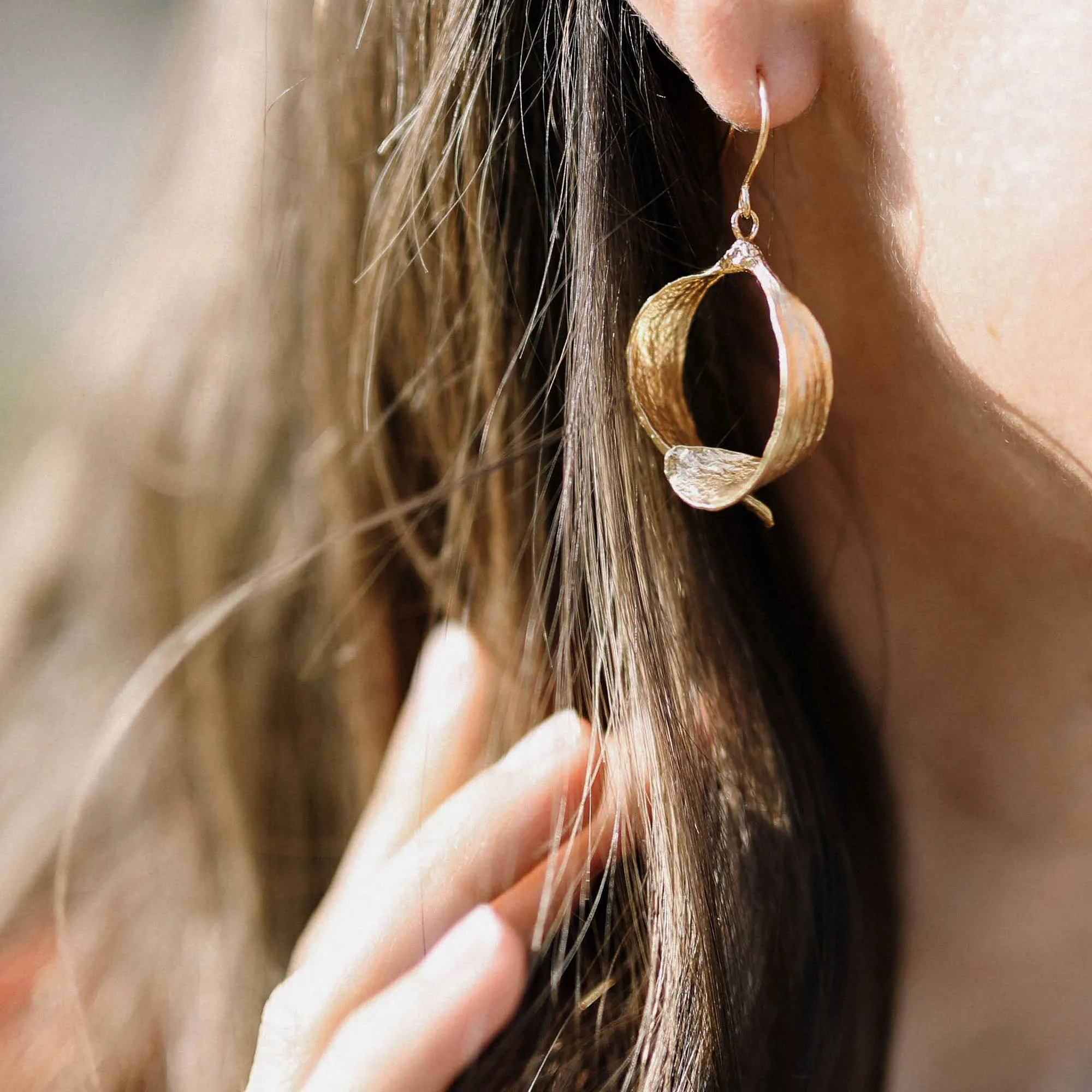 Gold Mistle Kiss Hoop Earrings