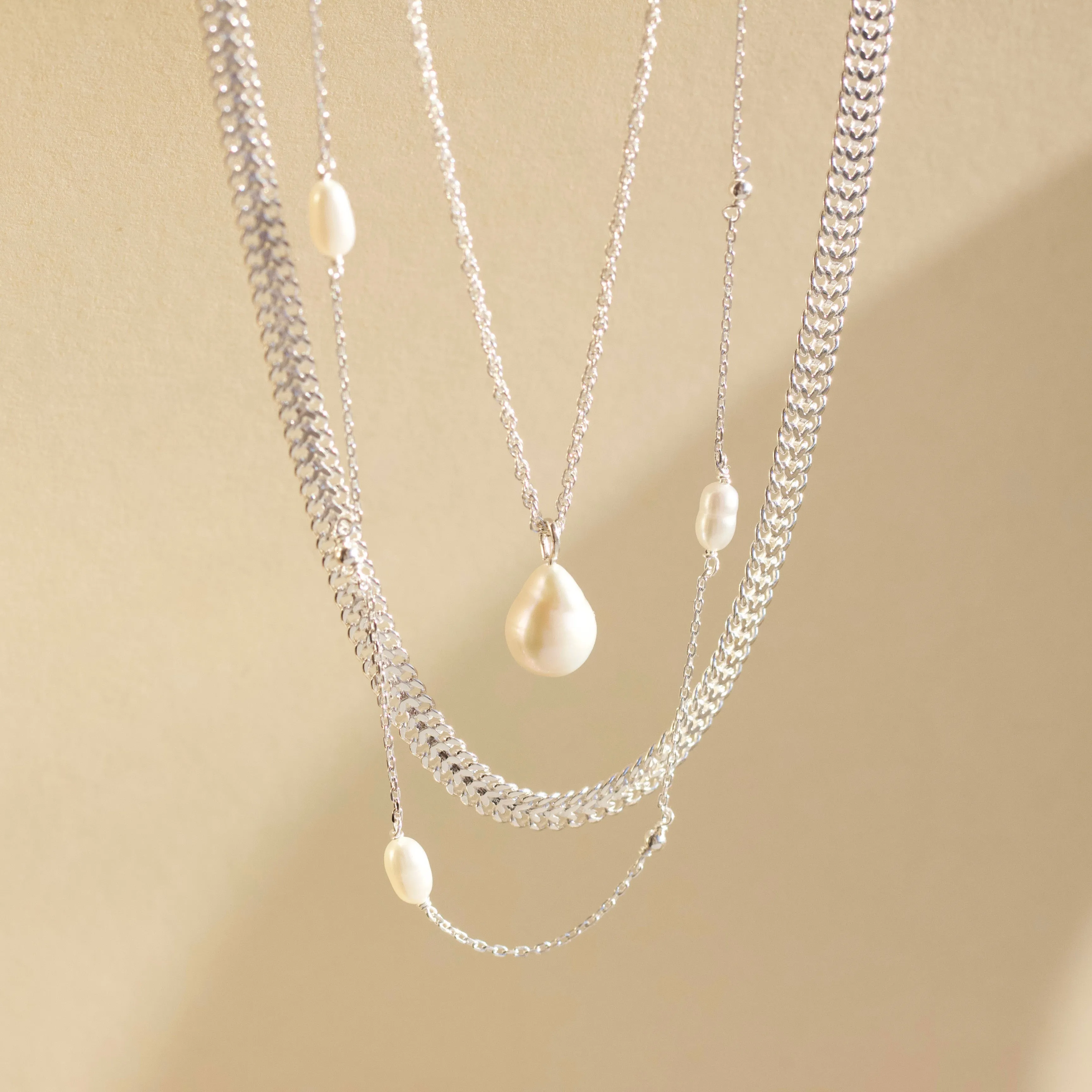 Luxe Barqoue Pearl Pendant Necklace